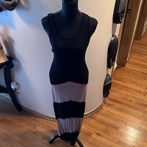 Monteau Size M Black and Beige Maxi Dress